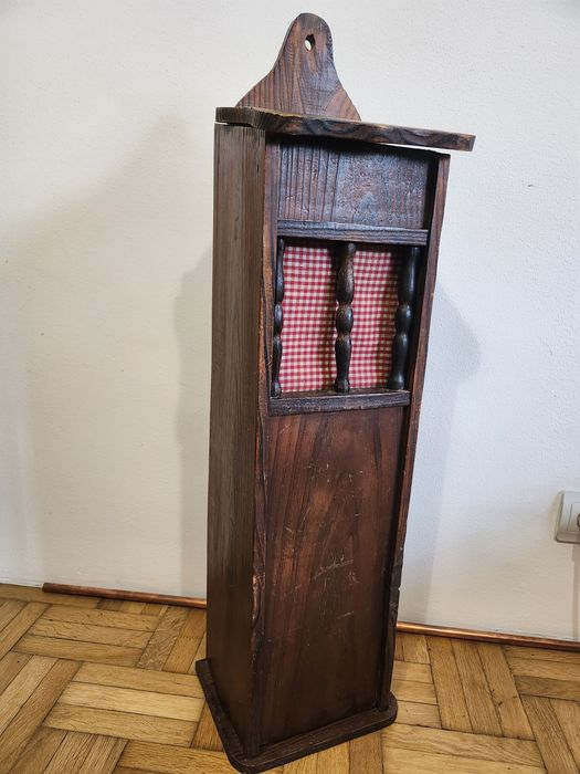 Suport vintage pentru pâine din lemn