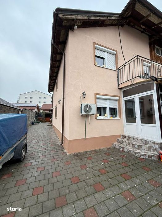 Vand casa complet utilata ,zona Damila