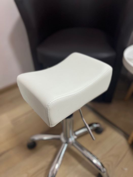 Педикюр поставка за крачета бяла