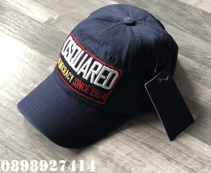 Нови Шапки Dsquared