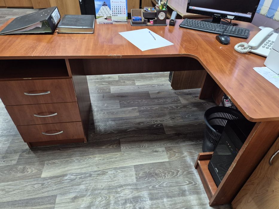 Стол рабочий офисный