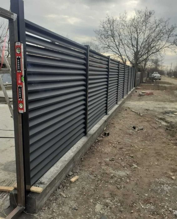 Executam garduri diferite modele