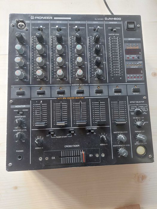 Pioneer DJM-500 –професионален пулт