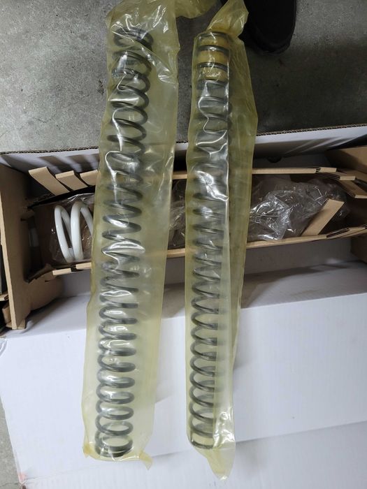 Комплект пружини окачване UP на KTM 690 SMC R