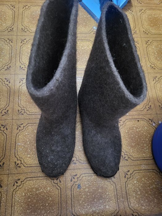 Валенки новые за 2000т.