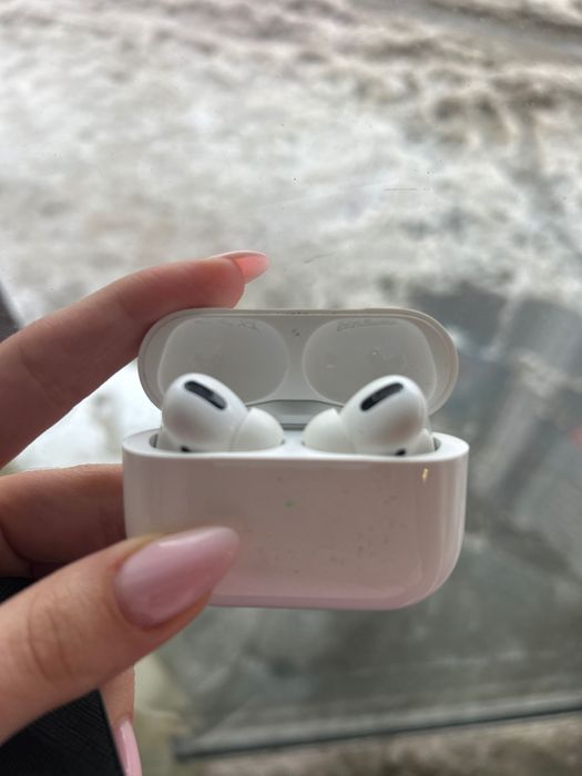 AirPods слушалки