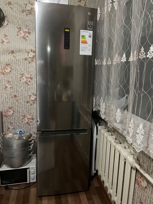 Продаю холодильник почти новый