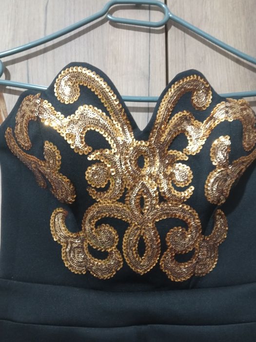 Официална рокля на Lipsy