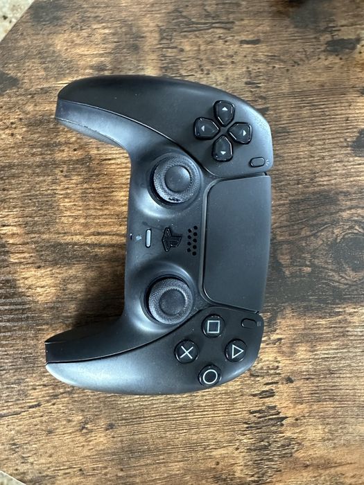 Consolă PS5 Slim 1TB (pornește, dar nu afișează video, defectă)