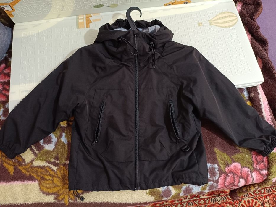 Продам ветровку ..