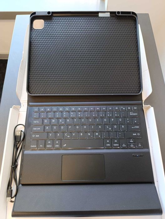Husa Doohoeek detasabila cu tastatura iluminata pentru Apple iPad Pro 13