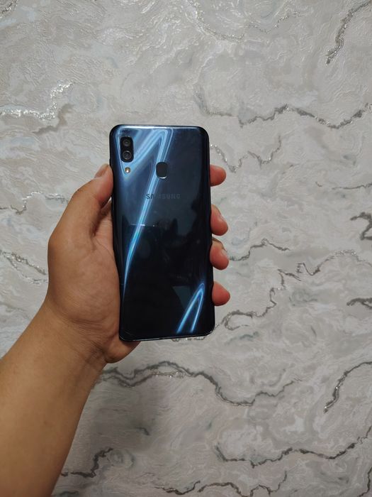 Samsung A30 Sotiladi holati ideal tinniq