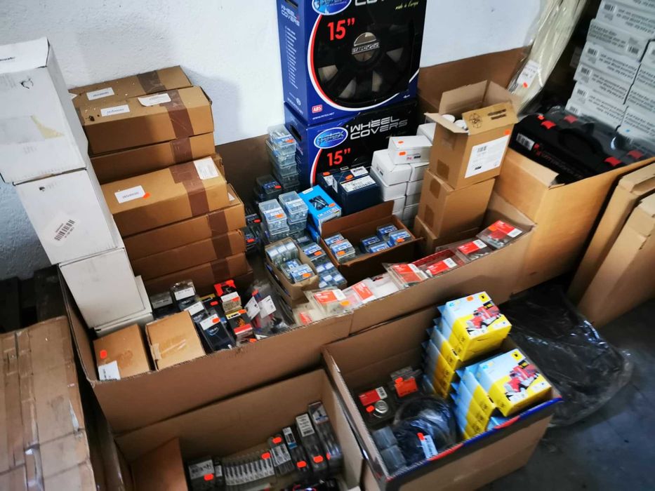 Lot marfa piese și accesorii auto noi lichidare stoc en-gro scule