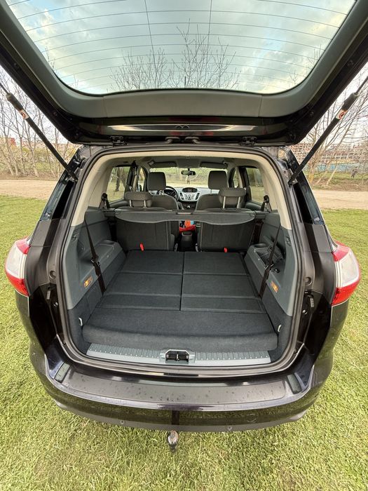 Vând FORD GRAND C-MAX 1.6 D  –Economica, manuală,6+1 trepte  7 locuri foarte  economa, ieftin de inttetinut A.C perfect functional