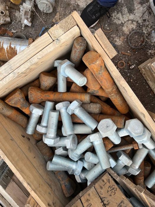 Метизы болты разного диаметра