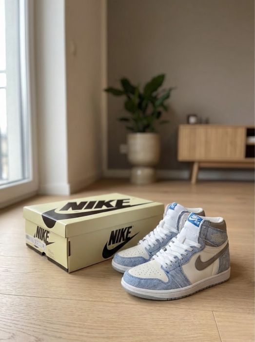 Jordan 1  Hyper Royal