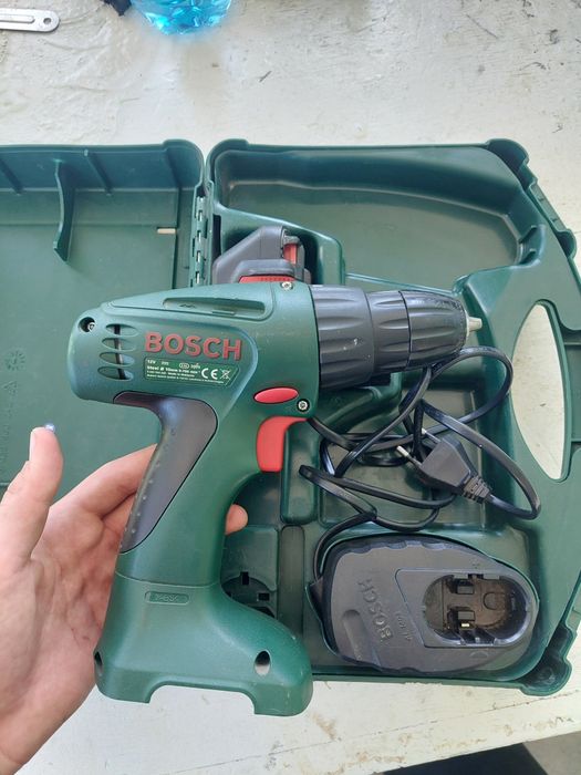 Продавам BOSCH PSR 1200 и две електрически отвертки