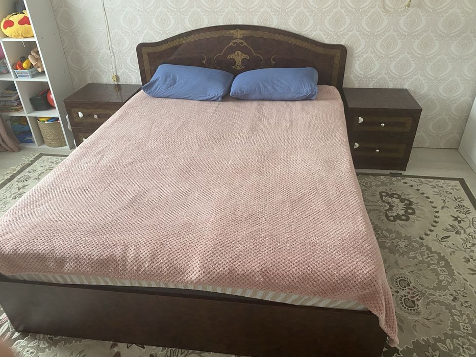 Продам спальный гарнитур