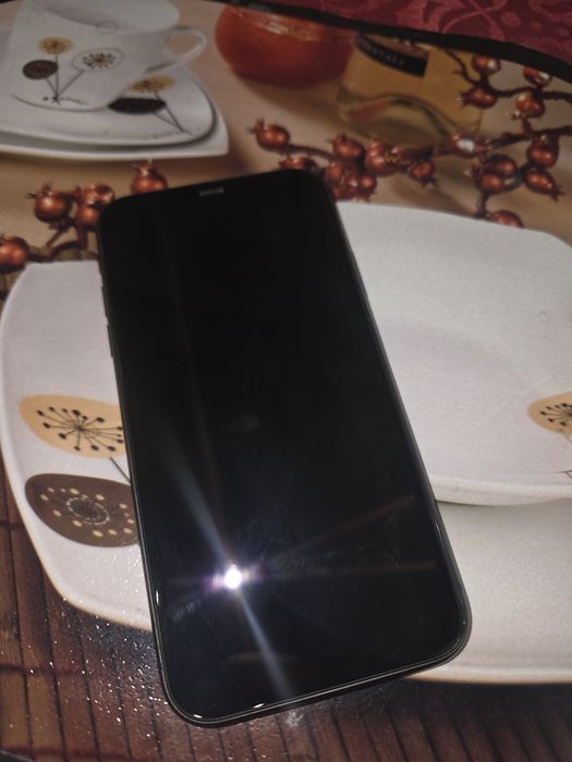 Iphone 11 64 GB .