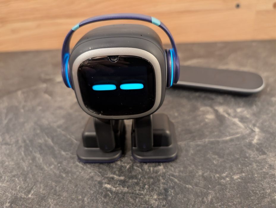 Robot Emo, AI Desktop Pet, Living.AI