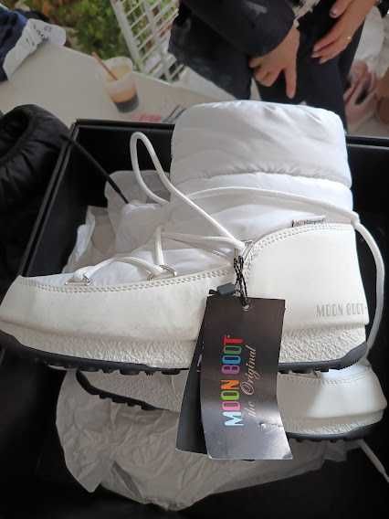 Дамски боти на бранда Moon Boot