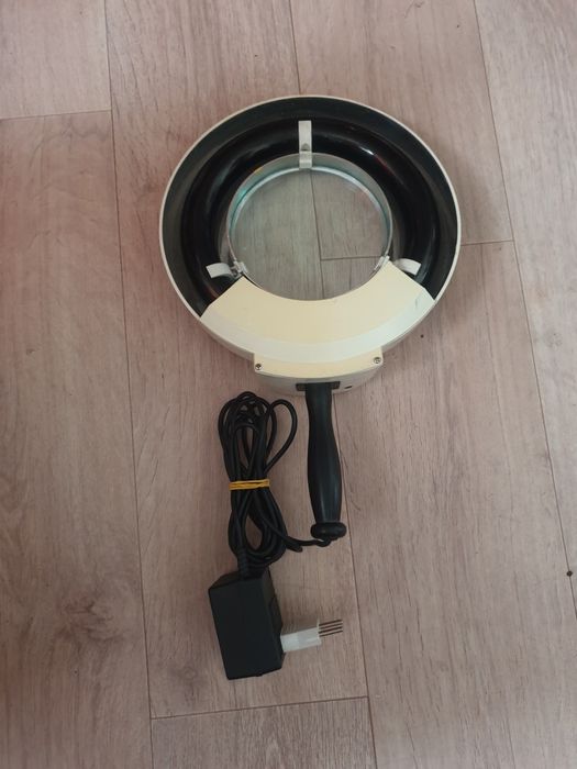 Продам Лампу-лупу.