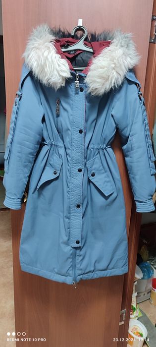 Продам зимнюю куртку женскую