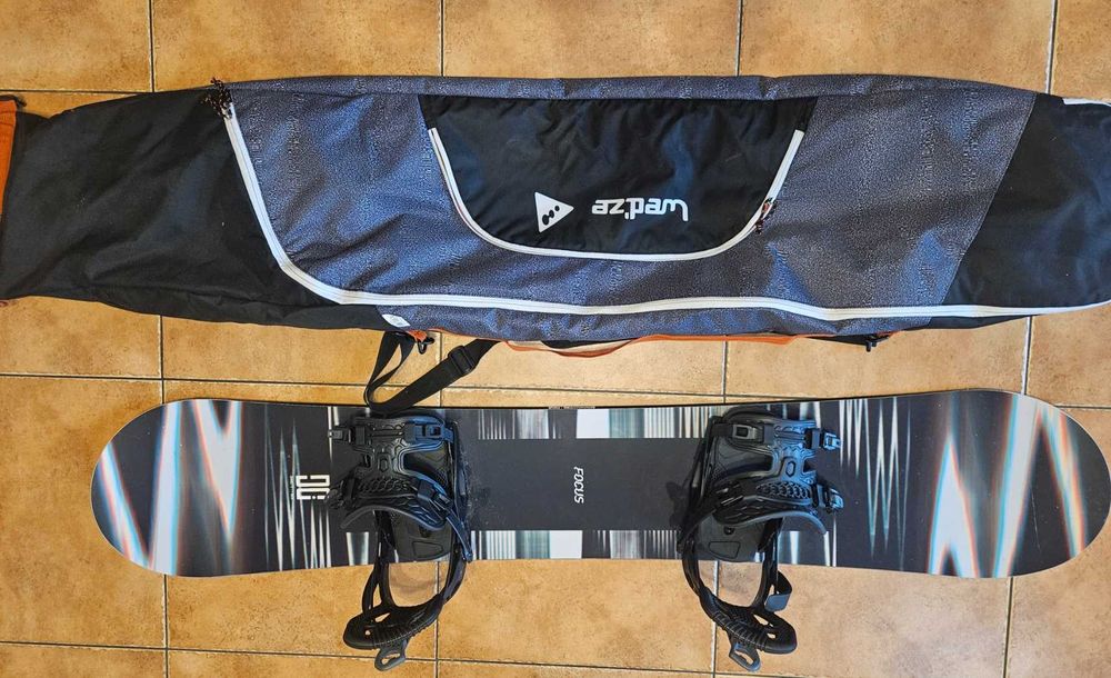 Kit snowboard COMPLET – aproape NOU – valoare actuală peste 5.500 lei