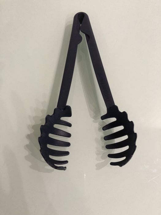 Продаются щипцы таперваре