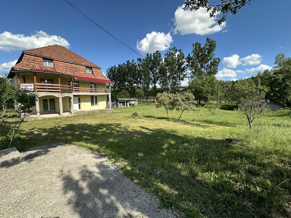 Casă de vânzare cu 64 arii teren