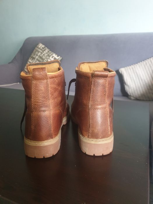 Продавам мъжки кожени боти.