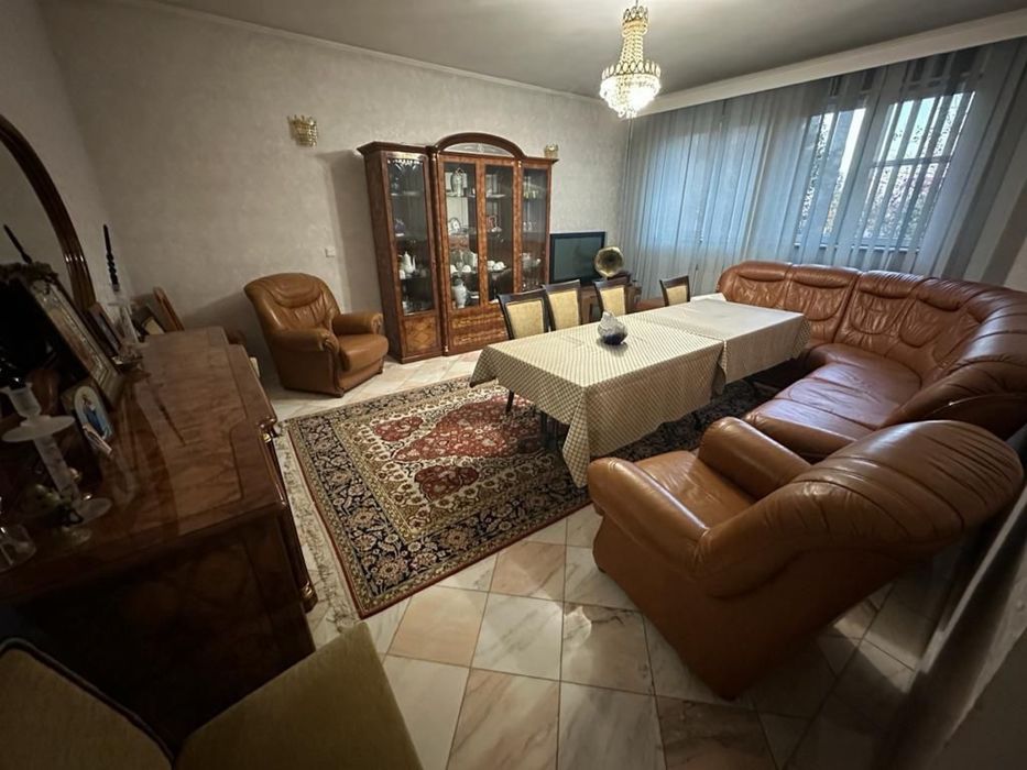 Vila Pipera, showroom , muncitori , loc de joaca