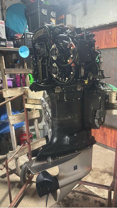 Motor barca Evinrude injectie combustibil si ulei fitch ram 2 timpi 90 cai putere