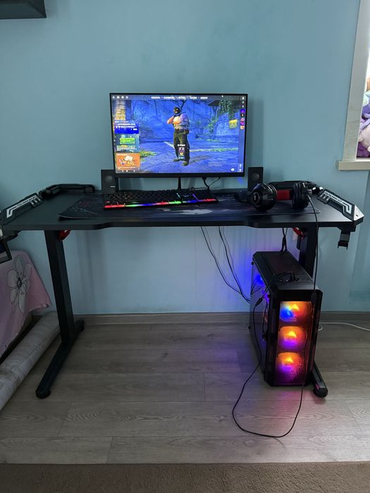 Продам стол компьютерный