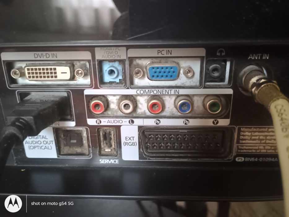 LCD телевизор/монитор SAMSUNG  2770 HD Sync Master. 27 инча, с дистанционно, HDMI кабел, без забележки