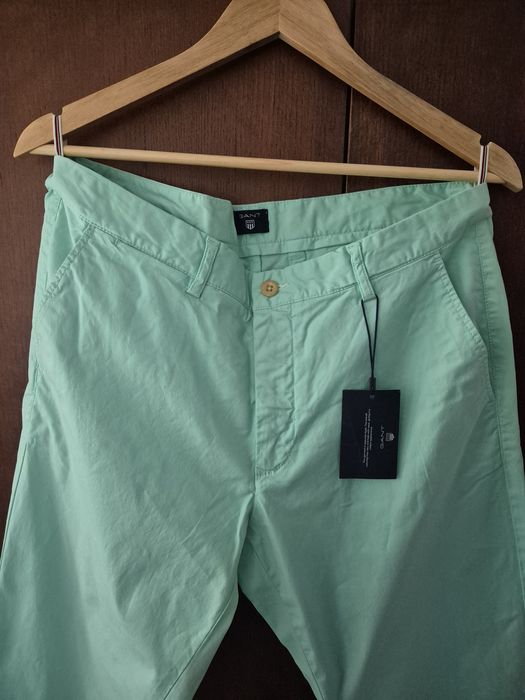 Продавам 2 броя нови панталони GANT различни номера