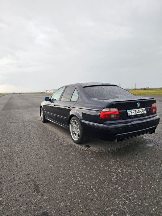 Продам машину бмв