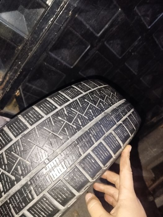 Продам шины 185/60/15 Pirelli