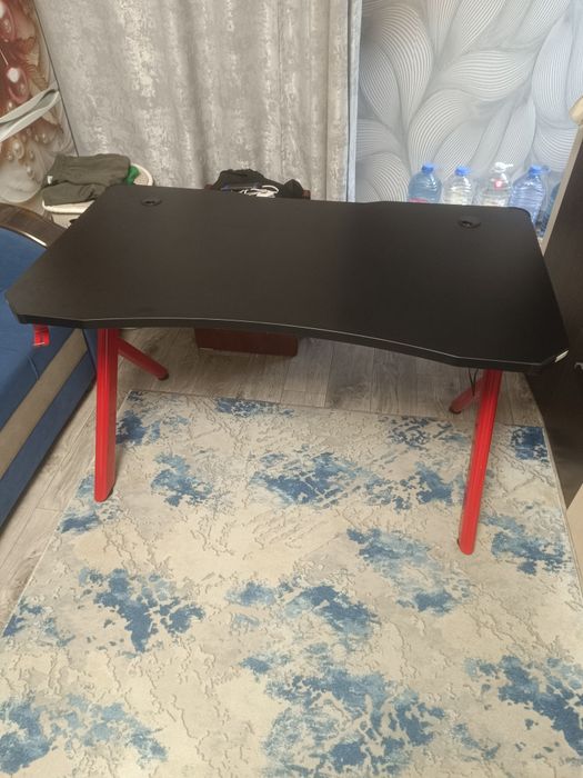Компьютерный стол с подсветкой