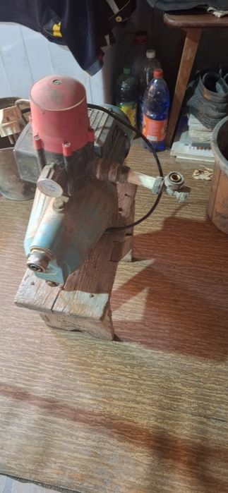 Продам насос водяной с контролёром