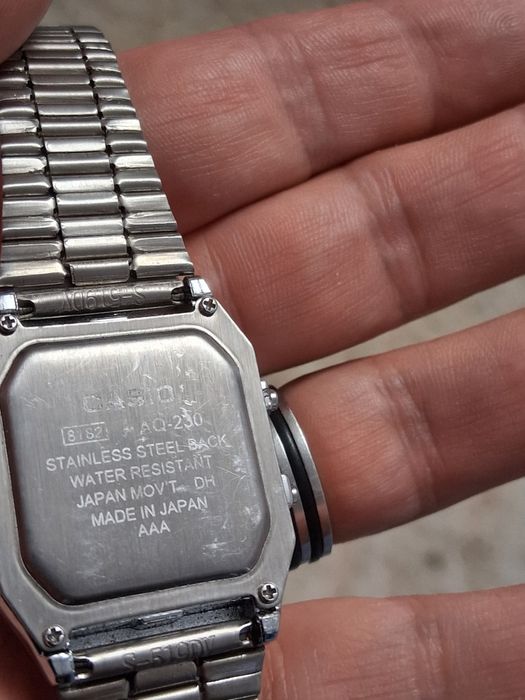 Vînd ceasuri Casio