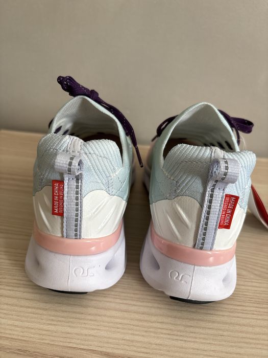 Кроссовки женские