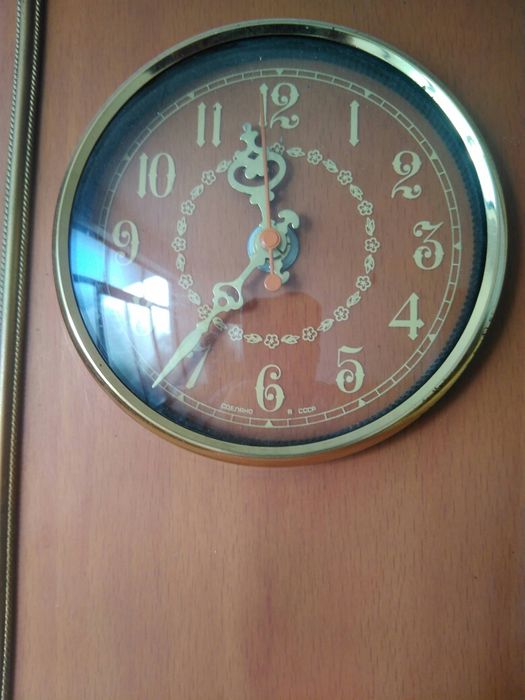 Продавам стар Руски часовник Янтар !!!