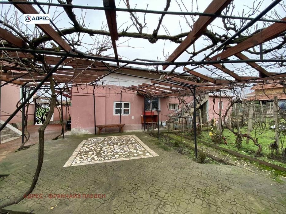 Къща в Враца, област-с.Добролево площ 150 цена 70000