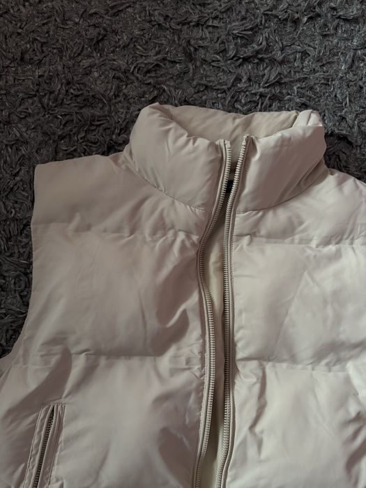 Бежова грейка от Zara
