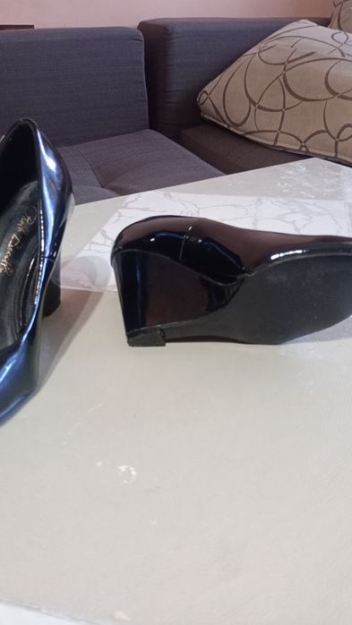 Дамски лачени обувки на платформа размер 36