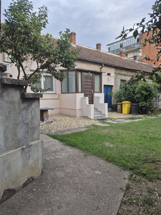 Vând apartament cu 2 camere central