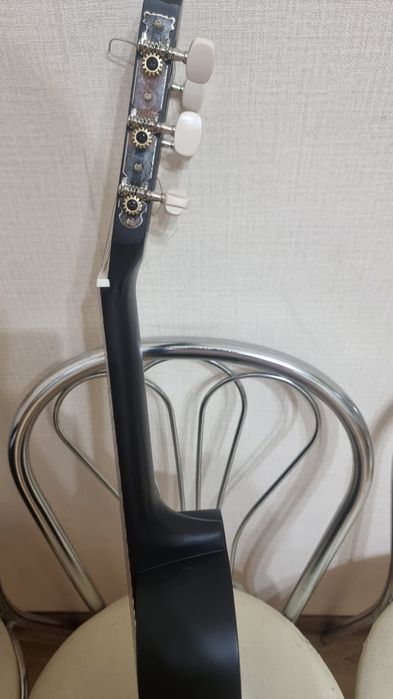 Продаю Yamaha GL1 Guitalele