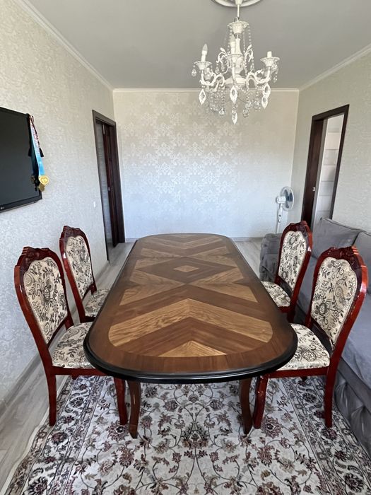 Продам стол для гостиной