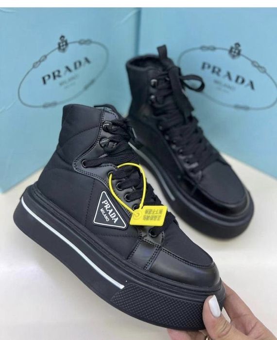 Женские ботинки